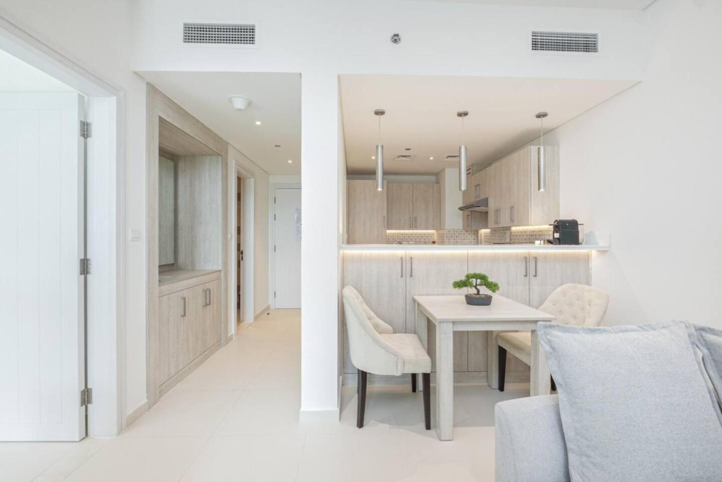 Luxury 1br - Stunning View - Beautiful Pool - Palm Apartment *