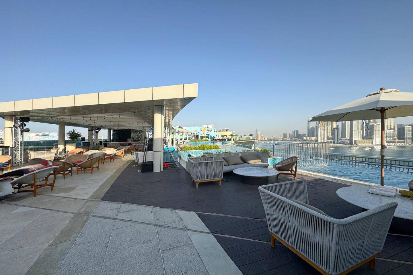 Luxury 1br - Stunning View - Beautiful Pool - Palm Apartment Dubai